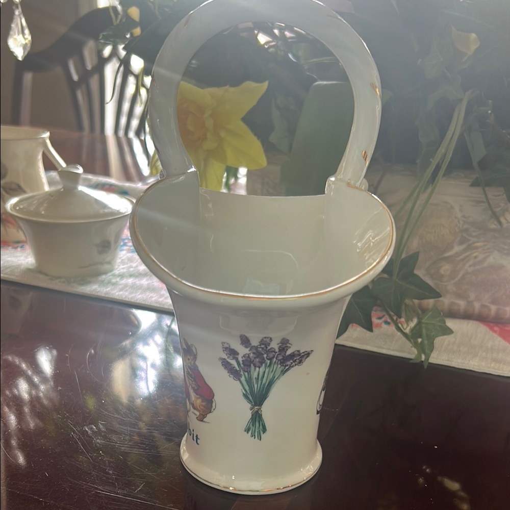 Mrs. Rabbit Ceramic Vase - Picture 4 of 6